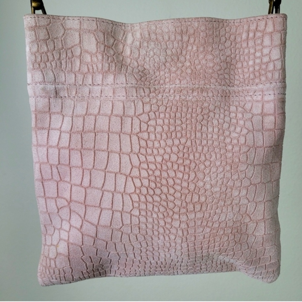 Free People Suede Leather Snake Embossed
Magnetic Closure Chain Bag in pink